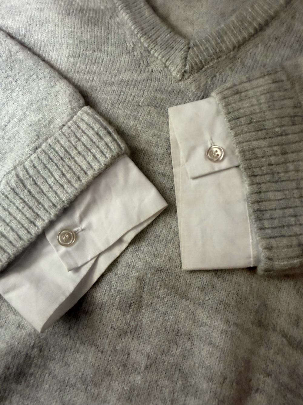 NWOT ANTHROPOLOGIE MAEVE Embroidered V-Neck Sweater CATS Grey L - Picture 10 of 15